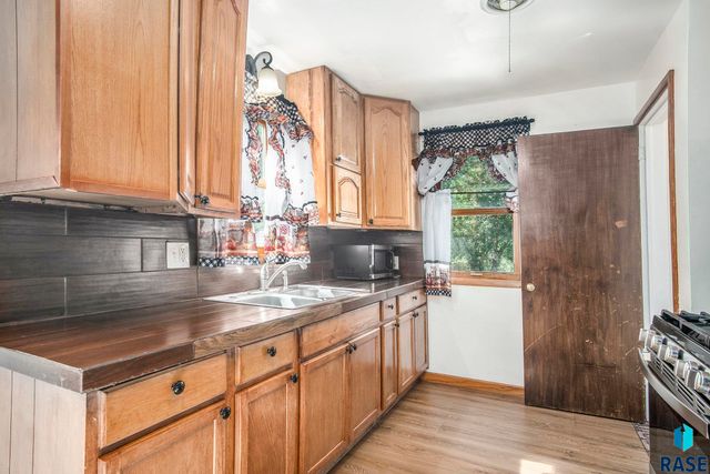 1704 W 10th St, Sioux Falls, SD 57104