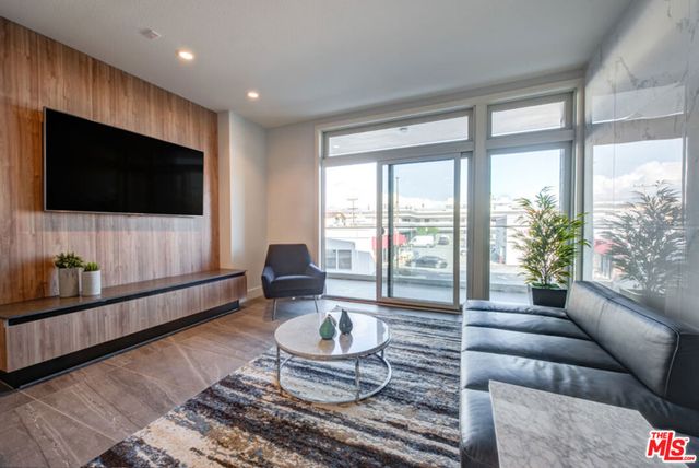 515 W Broadway 223, Glendale, CA 91204