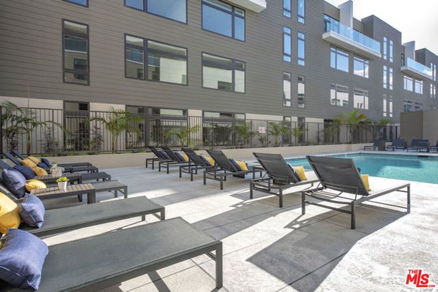 515 W Broadway 223, Glendale, CA 91204