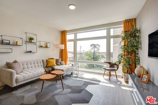 515 W Broadway 223, Glendale, CA 91204