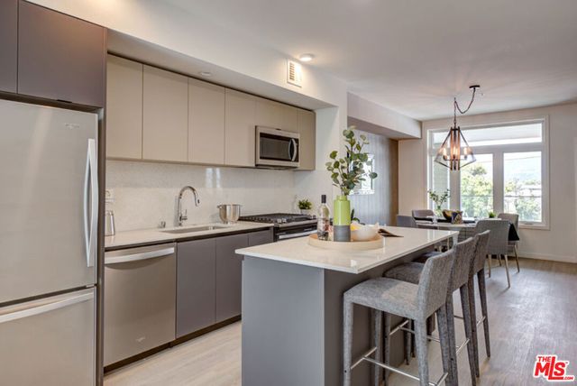 515 W Broadway 223, Glendale, CA 91204