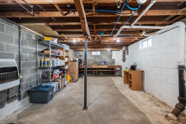 512 Maxwell Street, Maxwell, IA 50161