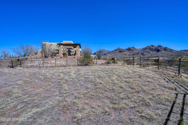 5098 Ventana View Road, Las Cruces, NM 88011