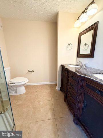 5579 GLASGOW WOODS CT, Fairfax, VA 22032