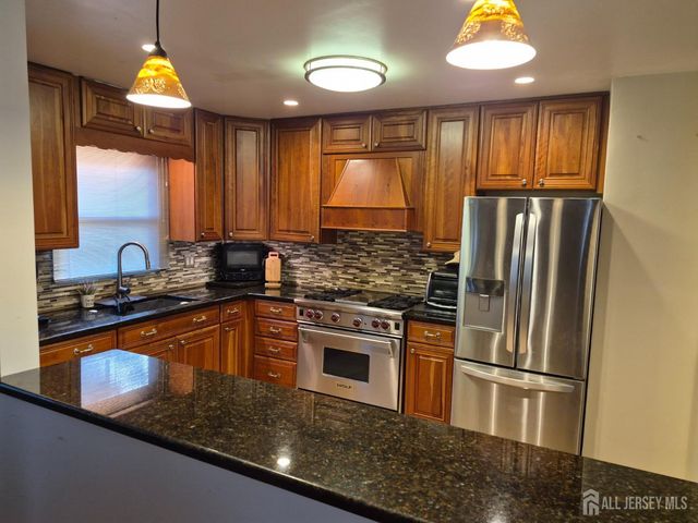 41 Claremont Avenue, Colonia, NJ 07067