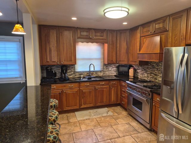 41 Claremont Avenue, Colonia, NJ 07067