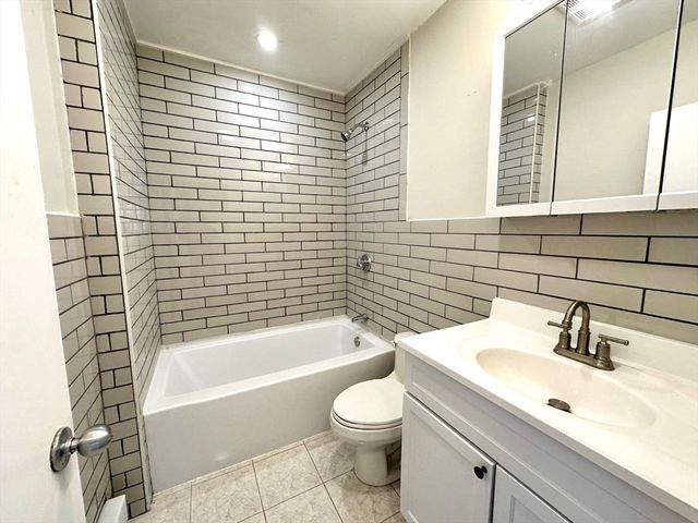 26 Willis St 26, Framingham, MA 01702