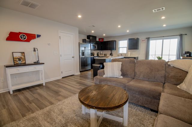 406 Deer Meadow Ln, Lebanon, TN 37090