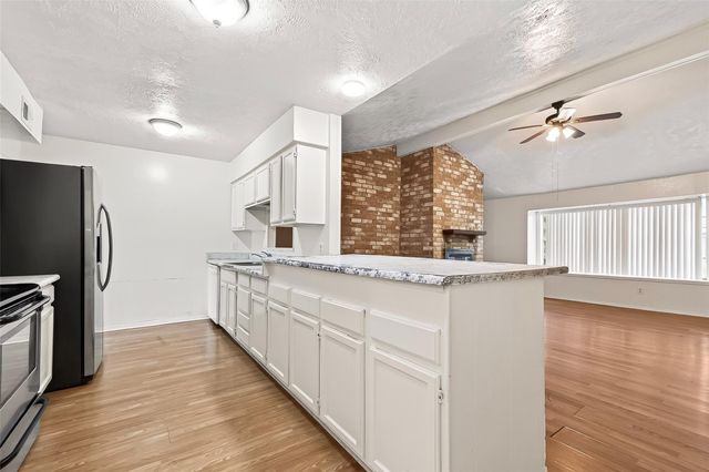 10431 Towne Oak Lane, Sugar Land, TX 77498