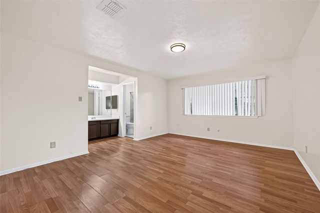 10431 Towne Oak Lane, Sugar Land, TX 77498