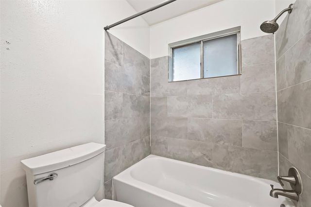 10431 Towne Oak Lane, Sugar Land, TX 77498