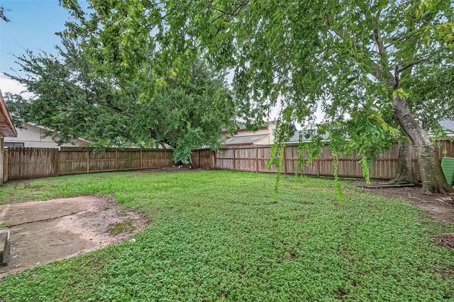 10431 Towne Oak Lane, Sugar Land, TX 77498
