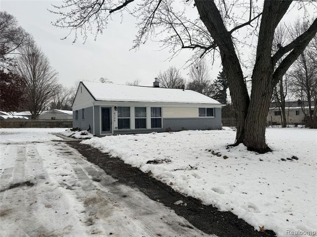 4736 Summerhill Drive, Clarkston, MI 48346