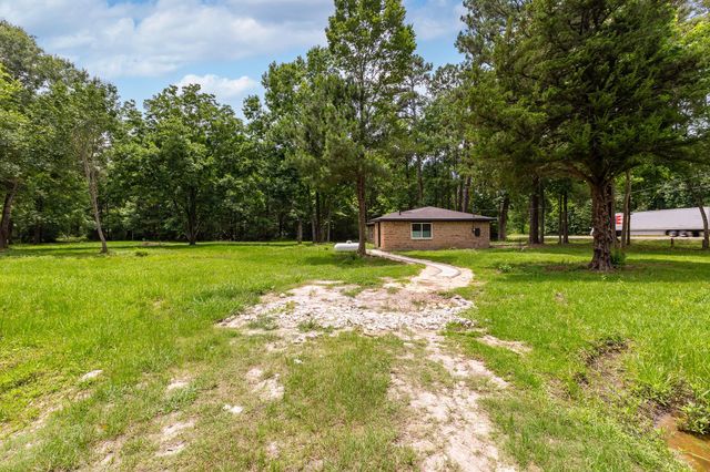 48 County Road 2078, Hull, TX 77564
