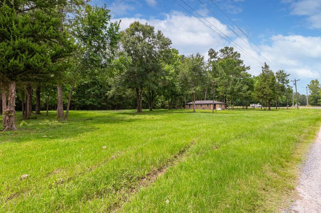 48 County Road 2078, Hull, TX 77564