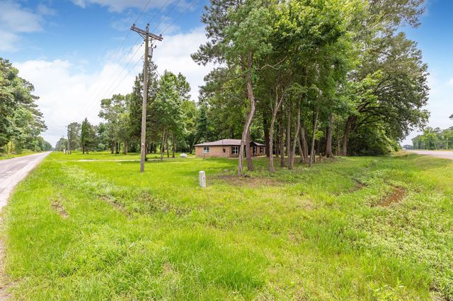 48 County Road 2078, Hull, TX 77564