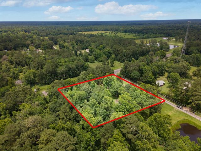 48 County Road 2078, Hull, TX 77564