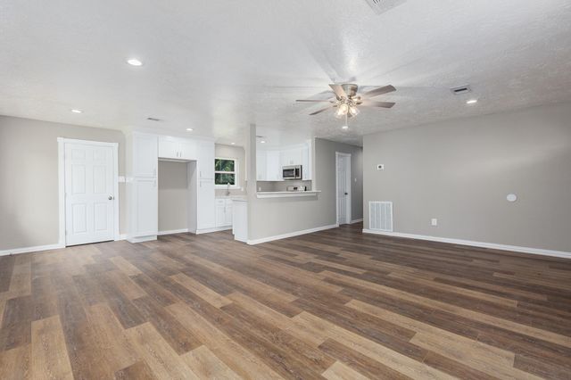 48 County Road 2078, Hull, TX 77564