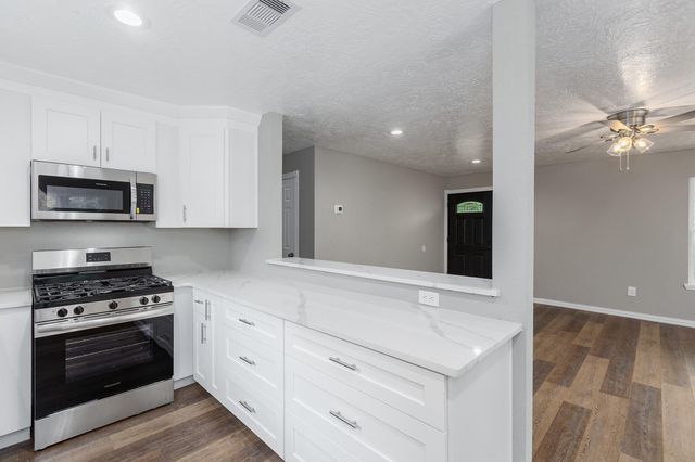 48 County Road 2078, Hull, TX 77564