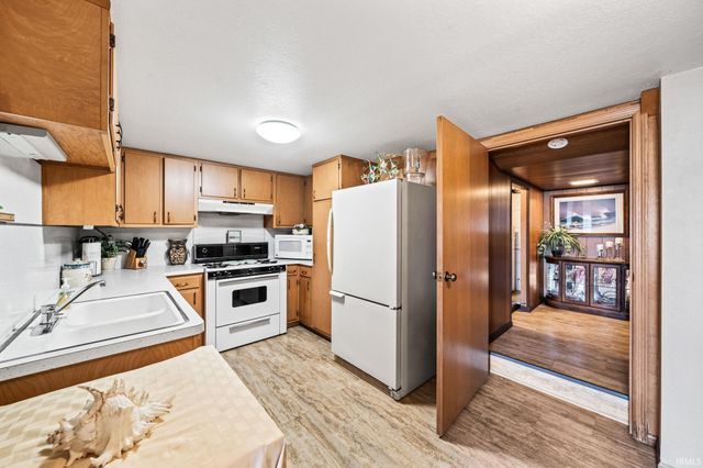 25983 Lake Drive, Elkhart, IN 46514