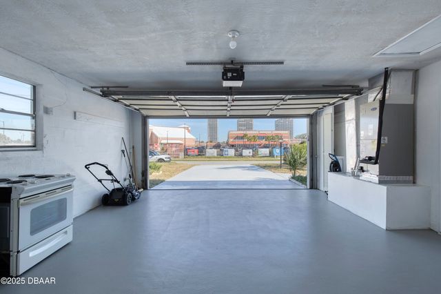 3041 N Oleander Avenue, Daytona Beach, FL 32118