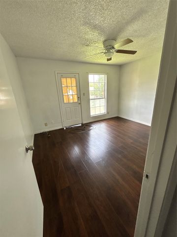804 Saint Andrews Court, Garland, TX 75043