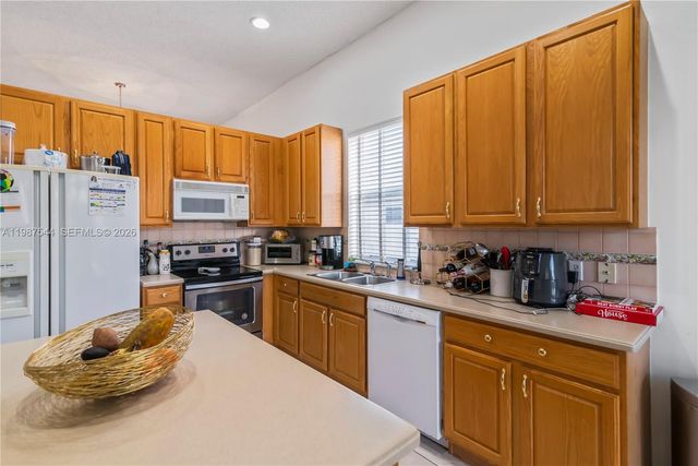 1886 NW 145th Ter, Pembroke Pines, FL 33028