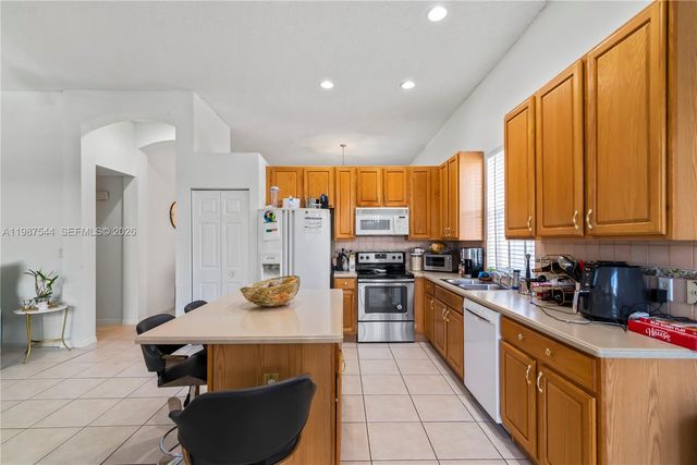 1886 NW 145th Ter, Pembroke Pines, FL 33028