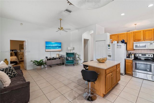 1886 NW 145th Ter, Pembroke Pines, FL 33028