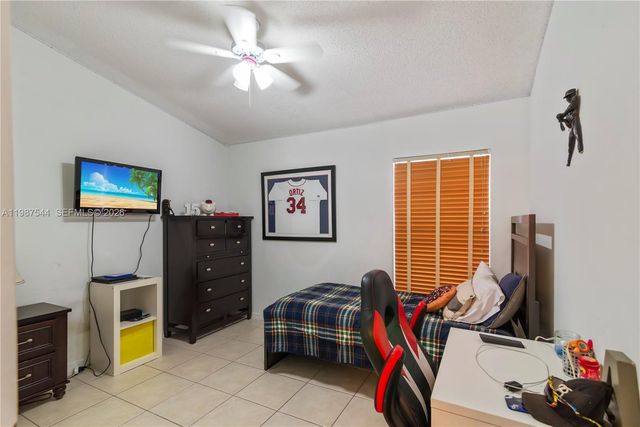 1886 NW 145th Ter, Pembroke Pines, FL 33028