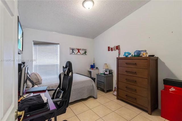 1886 NW 145th Ter, Pembroke Pines, FL 33028