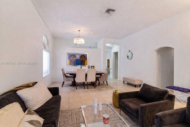 1886 NW 145th Ter, Pembroke Pines, FL 33028