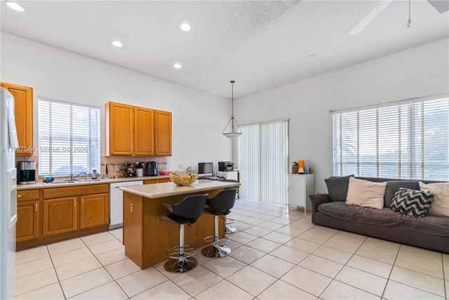 1886 NW 145th Ter, Pembroke Pines, FL 33028