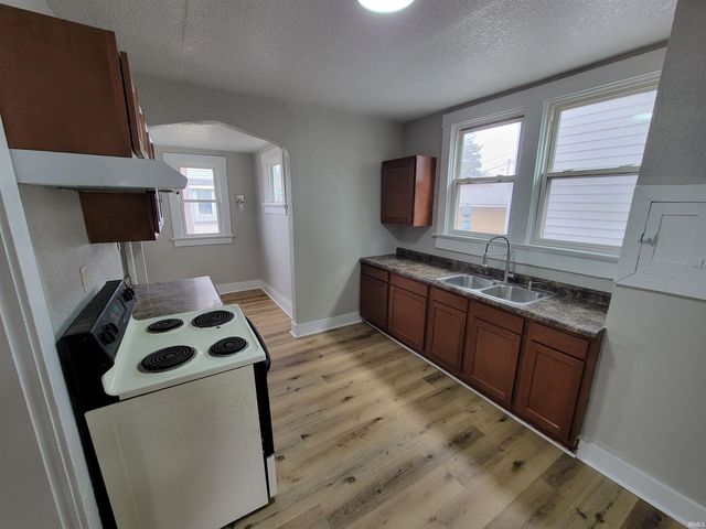 201 E Wildwood Avenue, Fort Wayne, IN 46806