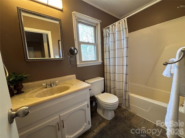 209 Cottonwood Drive, Mount Holly, NC 28120