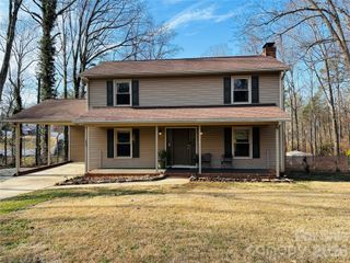 209 Cottonwood Drive, Mount Holly, NC 28120