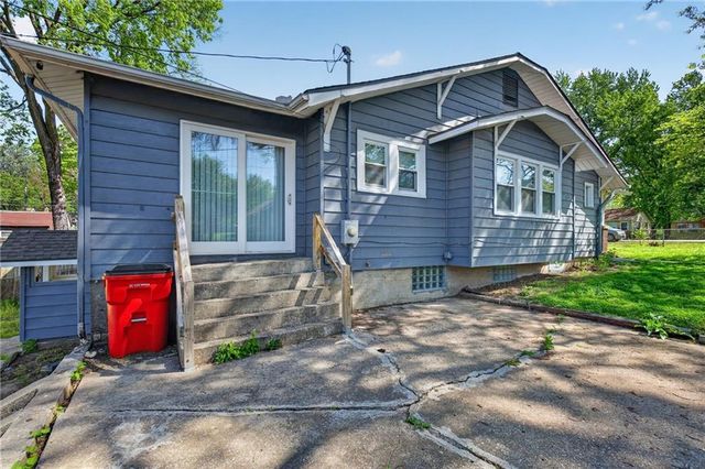 112 N Ash Avenue, Independence, MO 64053