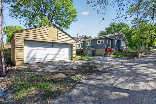 112 N Ash Avenue, Independence, MO 64053