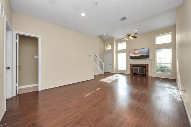 1022 Memorial Village Dr Drive, Houston, TX 77024