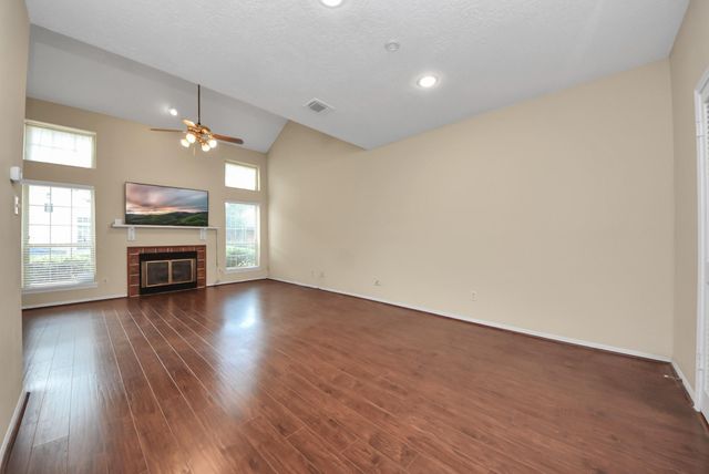 1022 Memorial Village Dr Drive, Houston, TX 77024