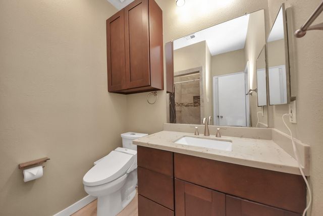 1022 Memorial Village Dr Drive, Houston, TX 77024