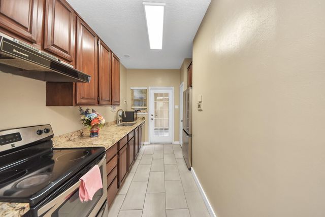 1022 Memorial Village Dr Drive, Houston, TX 77024