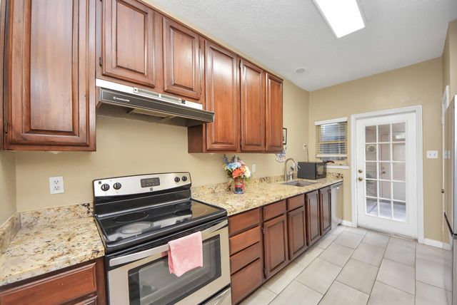 1022 Memorial Village Dr Drive, Houston, TX 77024