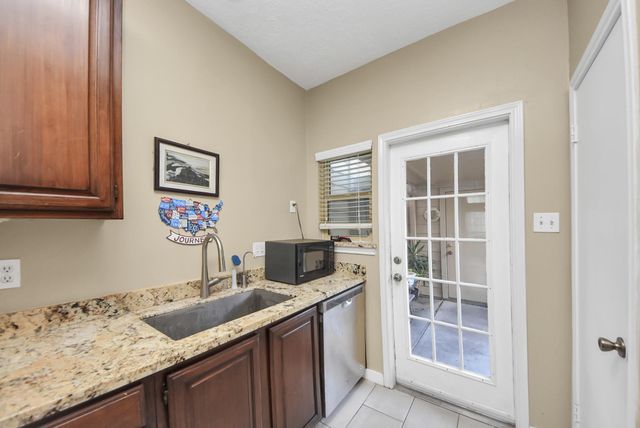 1022 Memorial Village Dr Drive, Houston, TX 77024