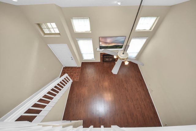 1022 Memorial Village Dr Drive, Houston, TX 77024