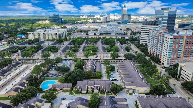 1022 Memorial Village Dr Drive, Houston, TX 77024