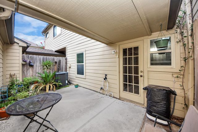 1022 Memorial Village Dr Drive, Houston, TX 77024