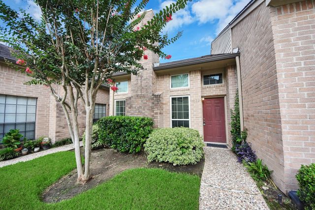 1022 Memorial Village Dr Drive, Houston, TX 77024