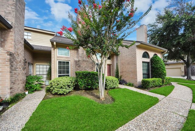 1022 Memorial Village Dr Drive, Houston, TX 77024
