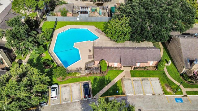 1022 Memorial Village Dr Drive, Houston, TX 77024